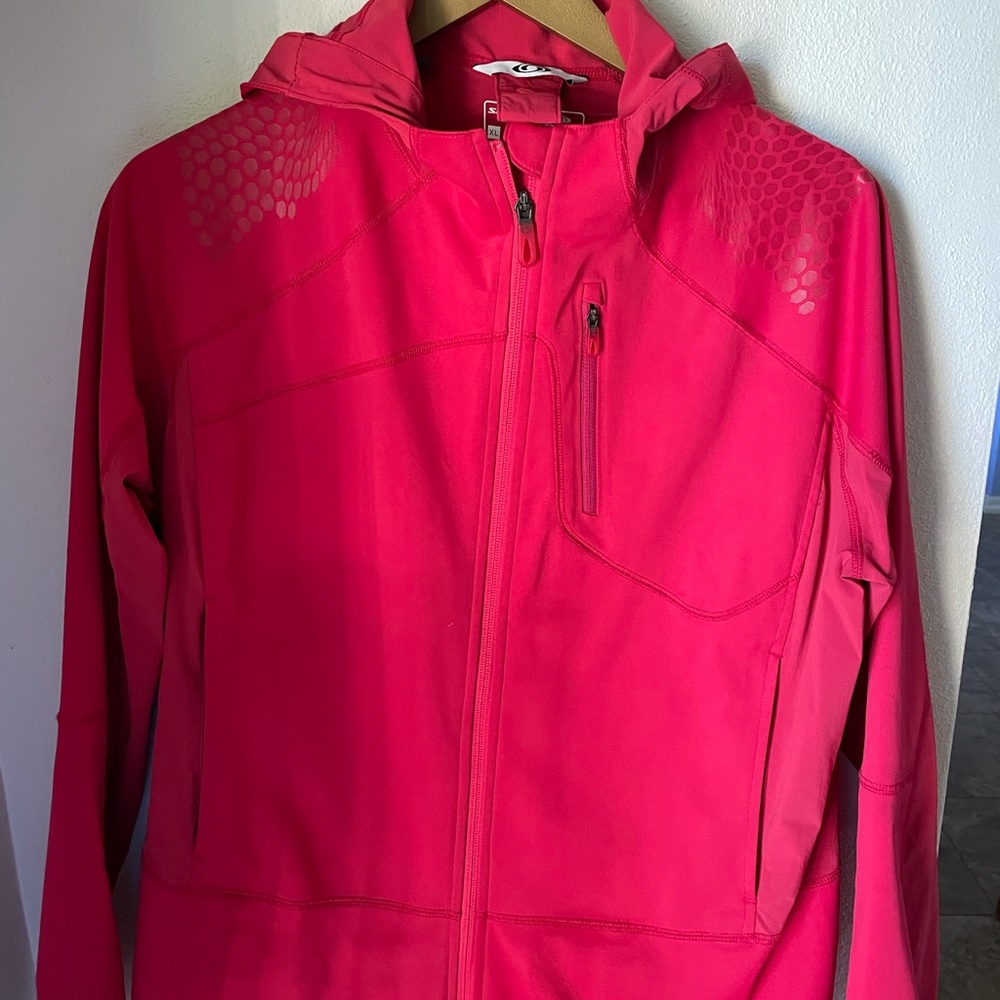 Rain jacket/windbreaker